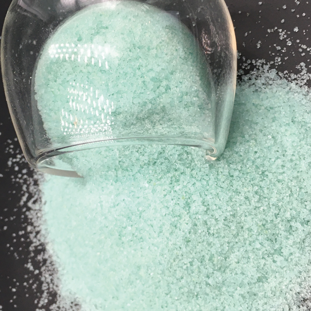 Hochwertiger Neupreis Abwasserbehandlung Eisensulfat 25 kg/Beutel Reinheit 99,8 grüner Kristall 
