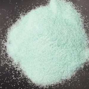 Hochwertiger Neupreis Abwasserbehandlung Eisensulfat 25 kg/Beutel Reinheit 99,8 grüner Kristall 